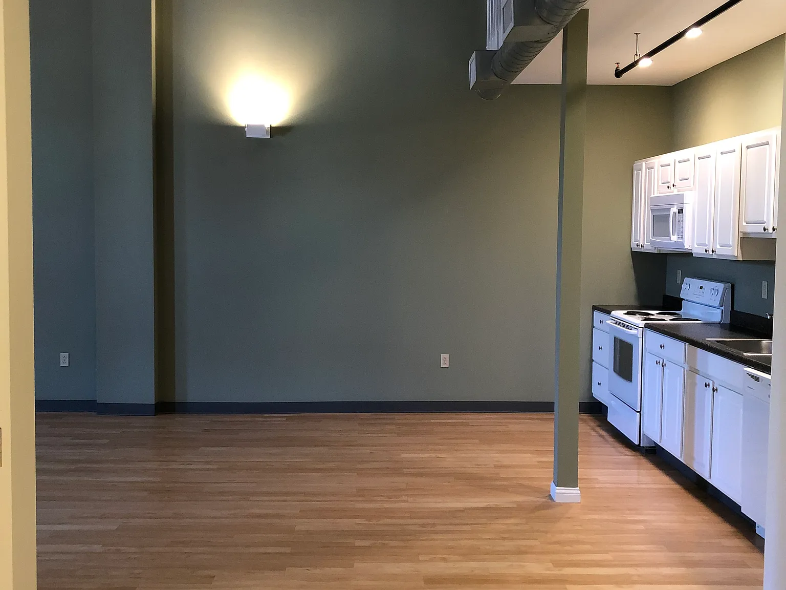139 Grant Ave — Photo 4