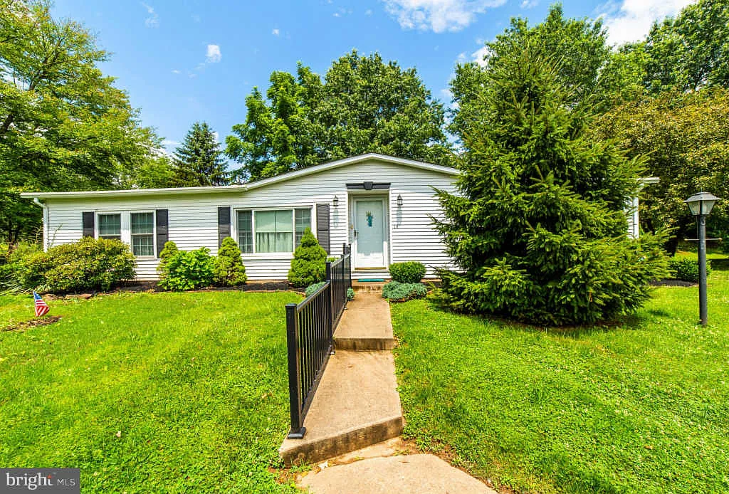 14 Chestnut Ct W photo 1