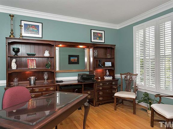 2nd image of 5 Brookline Ct