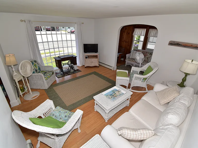 41 Caswell St — Photo 4