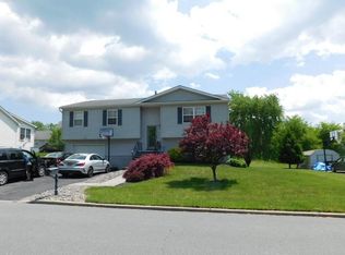 17 Watkins Dr, Walden, NY 12586