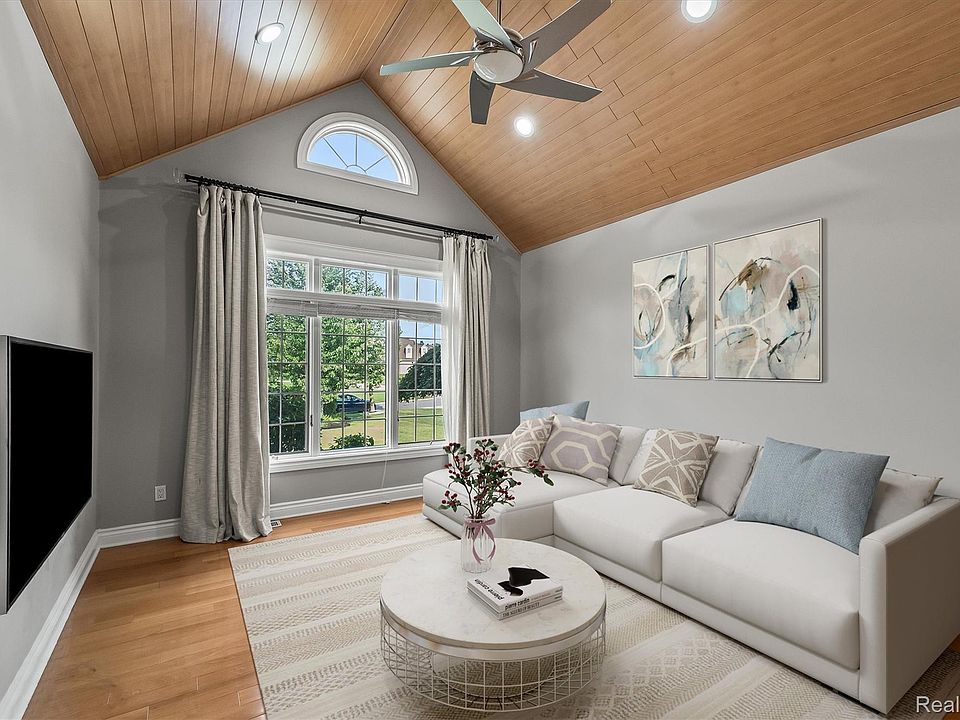 51045 Sunday Dr, photo 23