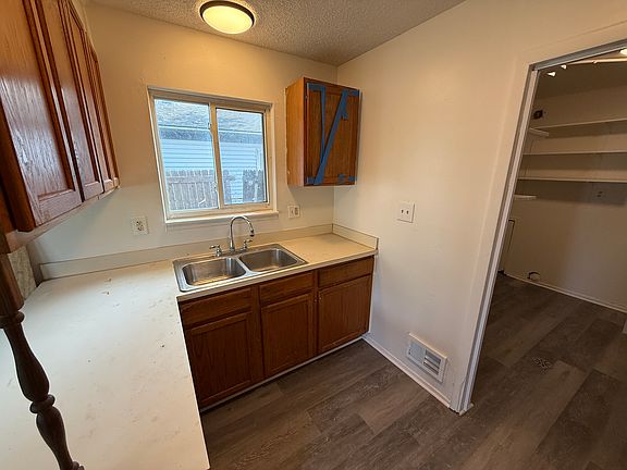 3rd image of 20748 Woodward St
