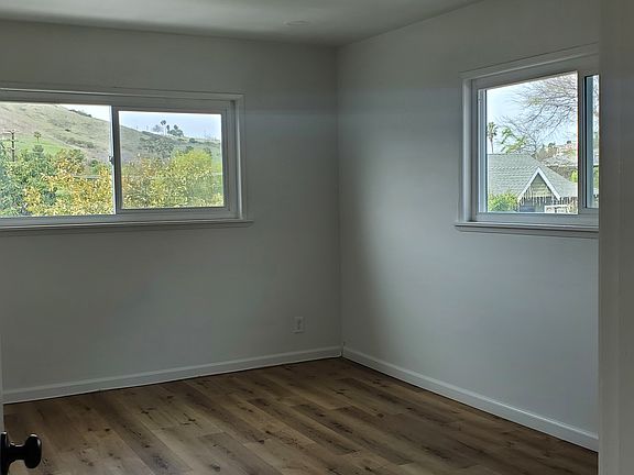 4th image of 2716 Phelps Ave #2