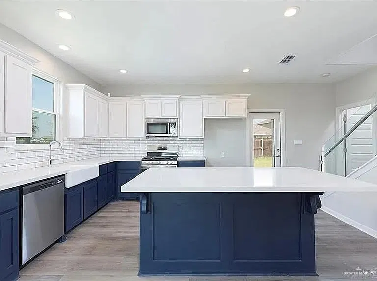 4 bed, 2.5 bath, 1849 sqft, $2,100 — Photo 4