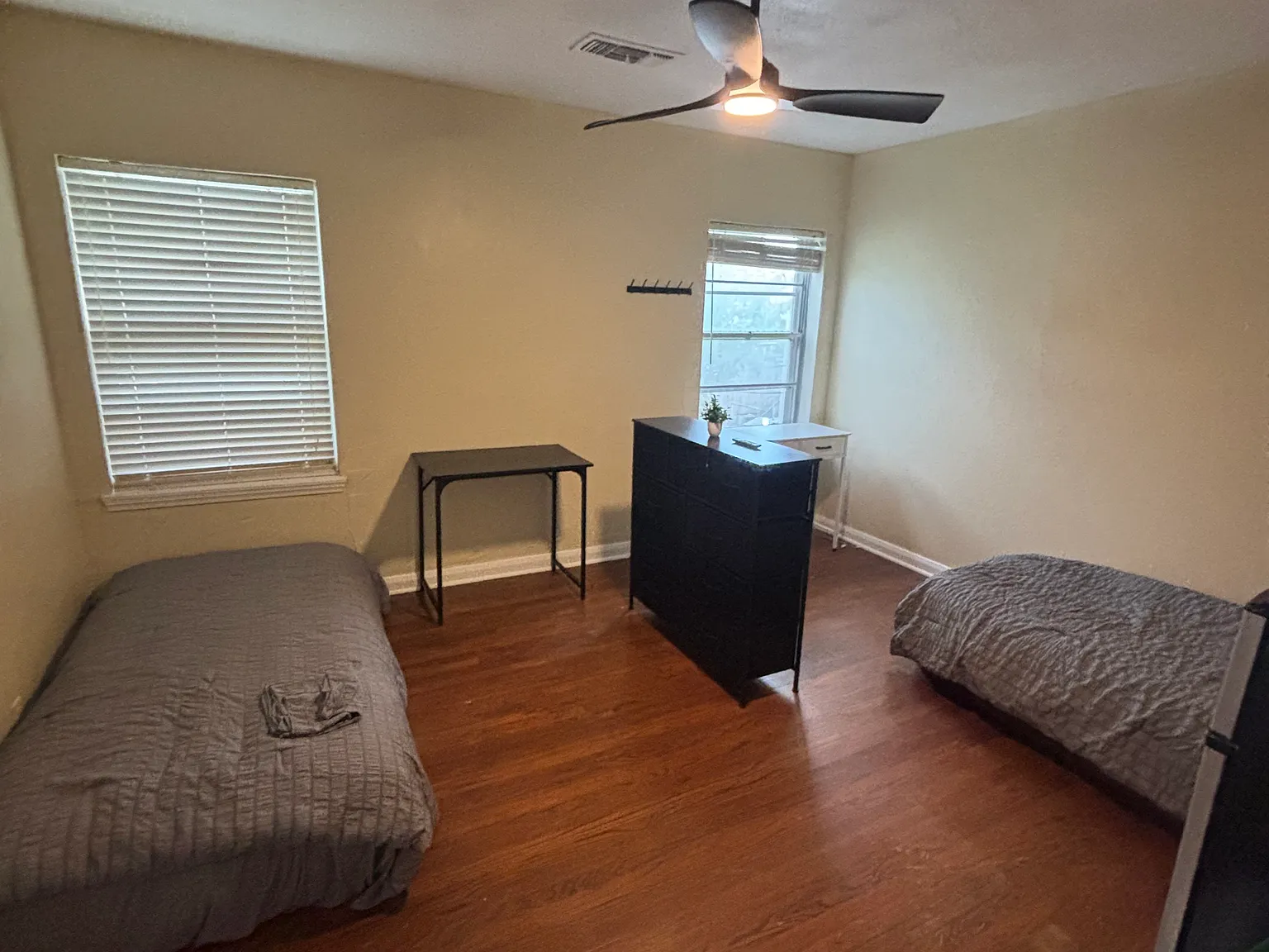 4 bed, 1600 sqft, $2,500 — Photo 4
