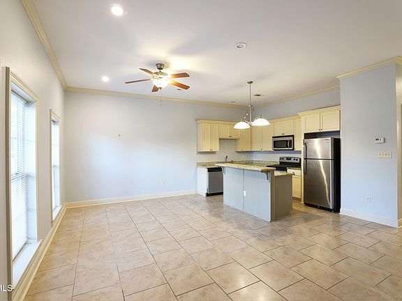 3rd image of 62 Oak Alley Ln