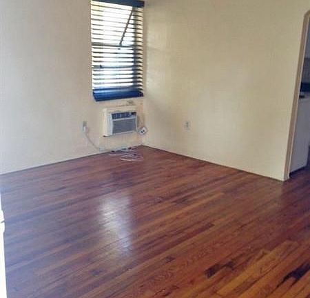 4th image of 31 Sidonia Ave