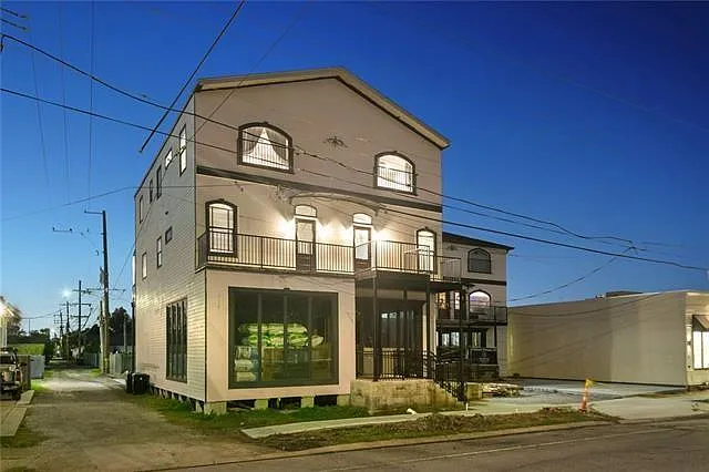 608 Harrison Ave #2A