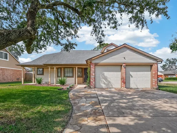 555 Shealy St, Webster, TX 77598