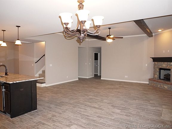 5th image of 7809 N 144th East Ave