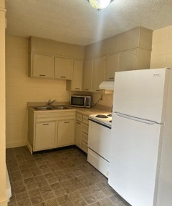 2nd image of 1528 6th Ave APT 3