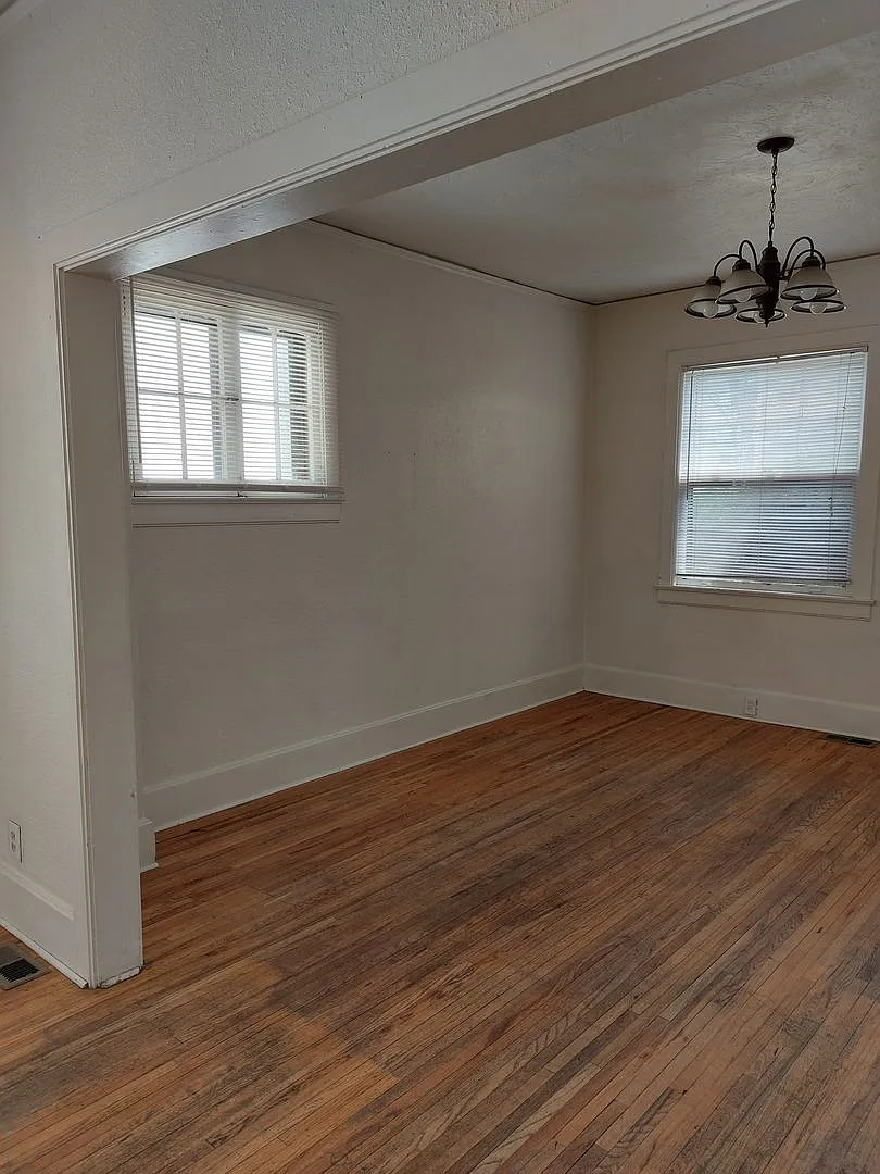 College Housing - 4 bedrooms — Photo 4