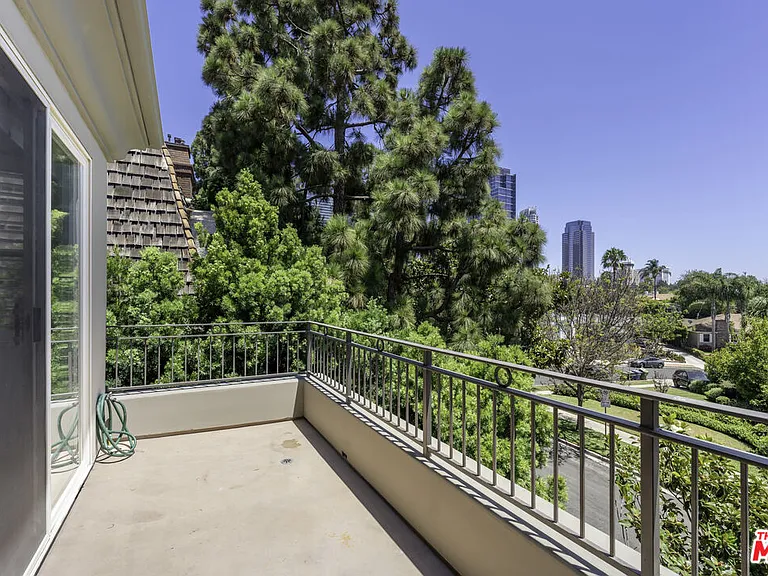 1820 Benecia Ave #402 — Photo 32