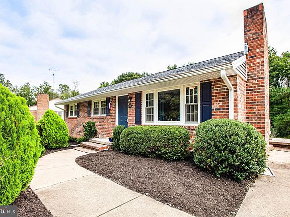 2nd image of 256 Anderson Dr