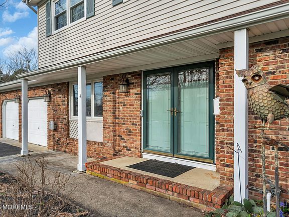 3rd image of 14 Pepperridge Road
