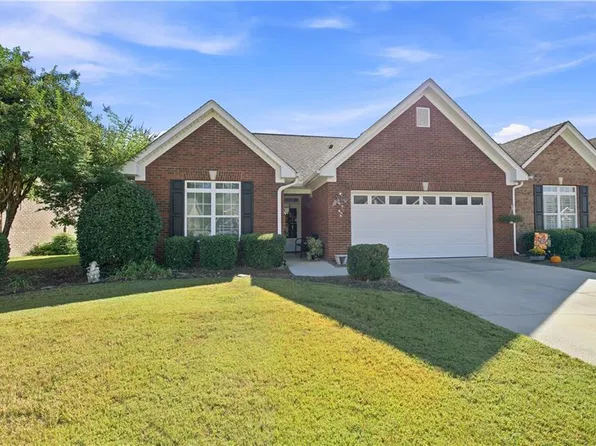 131 Regency Row SW, Calhoun, GA 30701