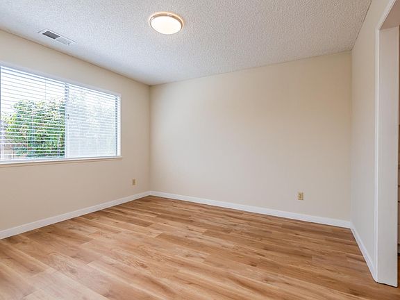 4th image of 636 Almond Dr