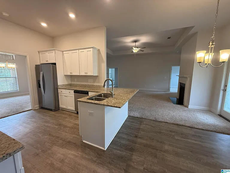 414 Harless Ln — Photo 3