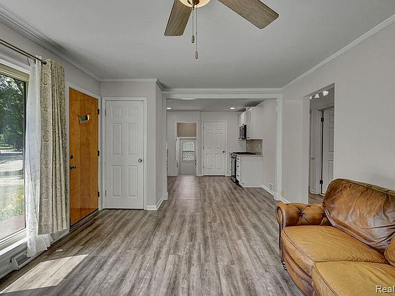 4th image of 615 Lincoln St