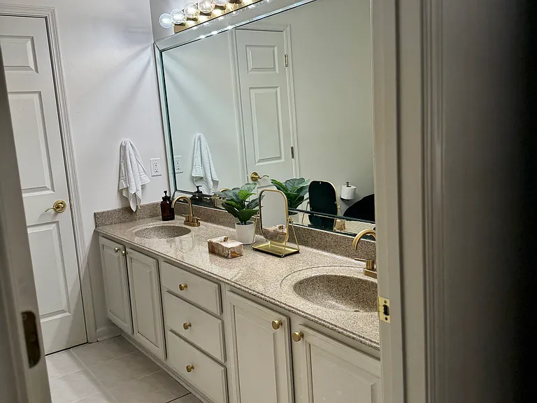 529 Versailles Blvd #H — Photo 7