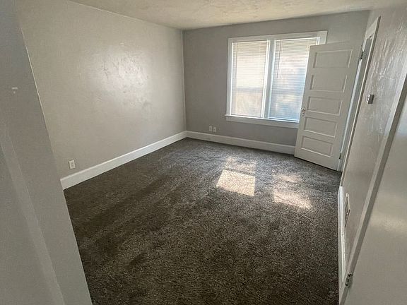 5th image of 217 N Roosevelt St #2