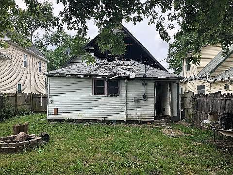 3rd image of 229 N Holmes Ave