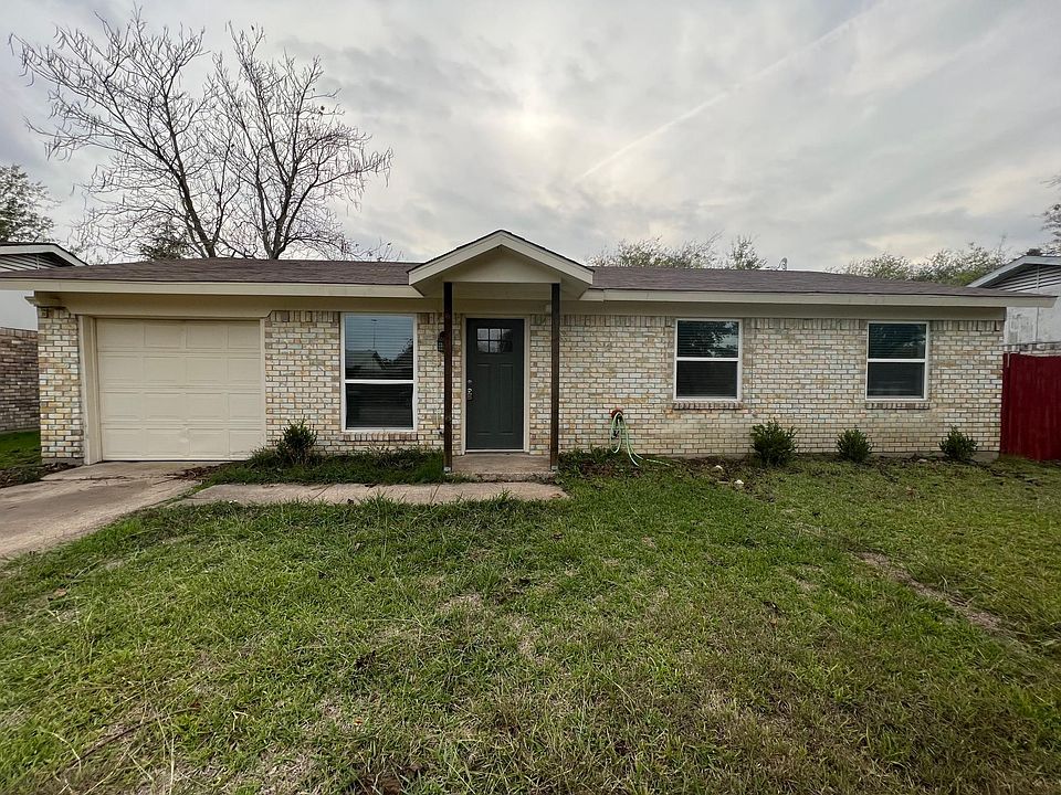 1st image of 401 Red Bud Ln