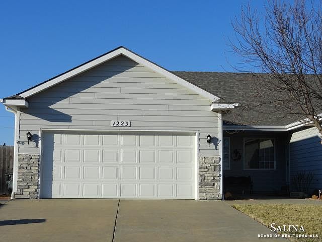 1st image of 1223 Sierra Dr