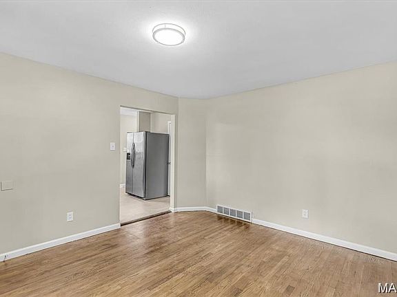 5th image of 3368 Suncrest Ave