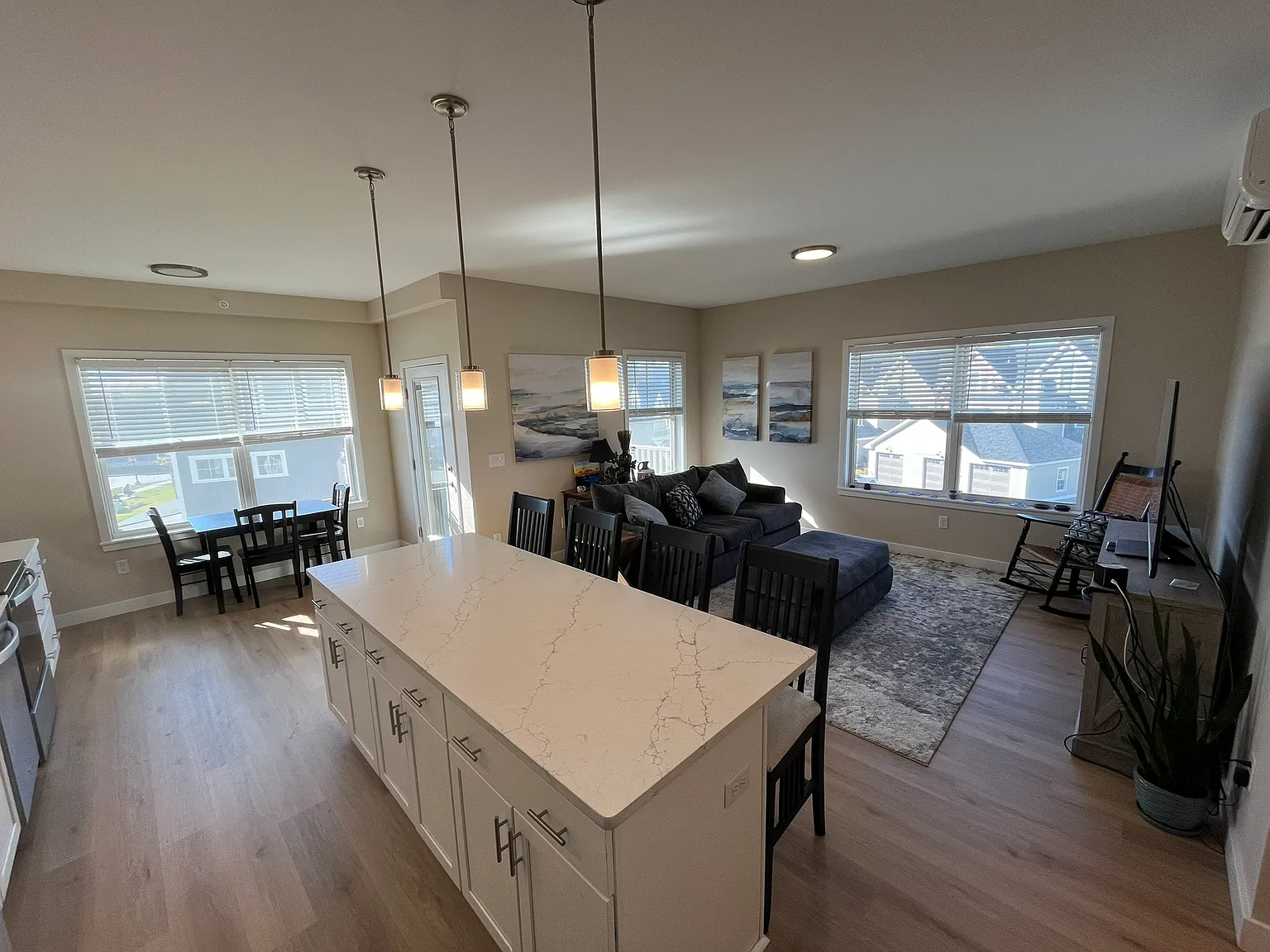 2 bed, 1.5 bath, 1059 sqft, $2,795 — Photo 2