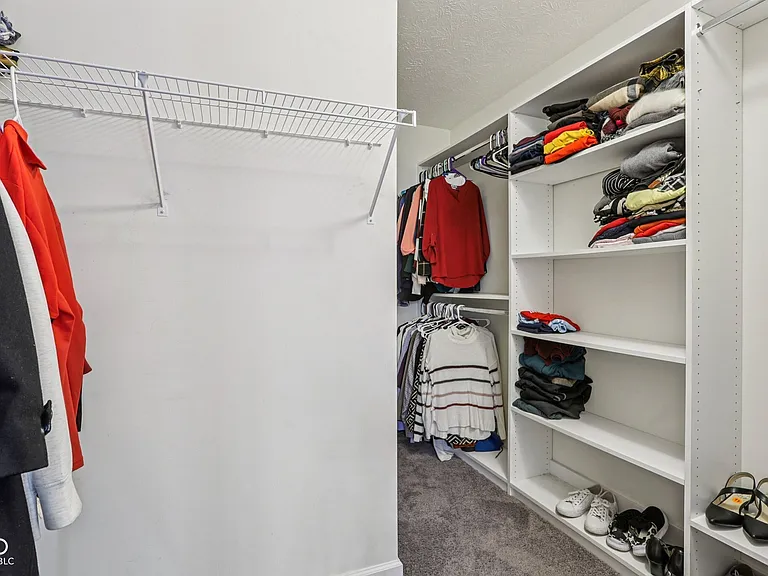 6673 Laurelwood Dr — Photo 42