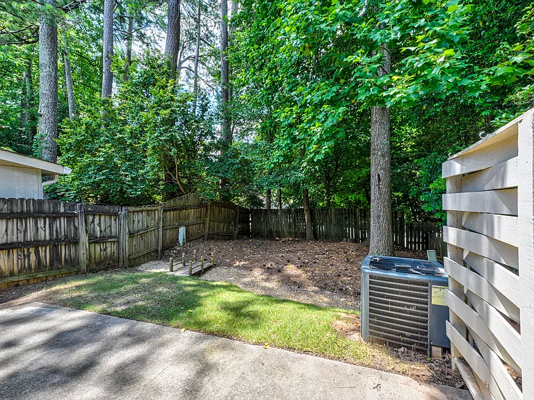 1369 E Rock Springs Rd NE — Photo 12