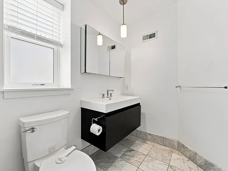 1532 E Berks St — Photo 16