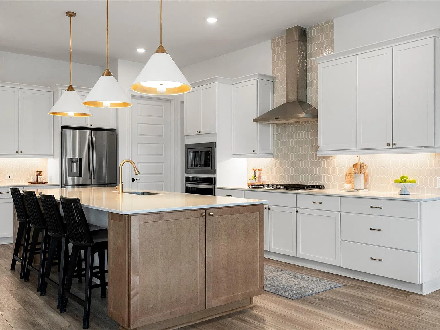 4 bed, 2.5 bath, 2647 sqft, $3,900 — Photo 3