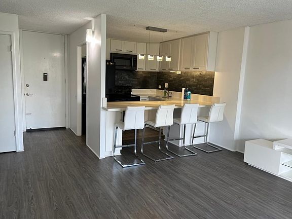3rd image of 909 Ala Lilikoi St APT 611