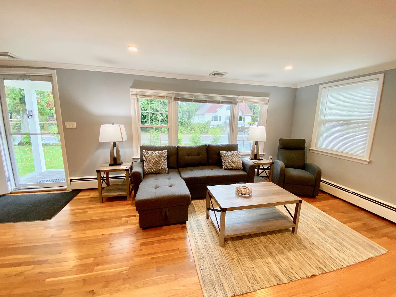 Riverside Bliss- Tranquil living by the water — Photo 4