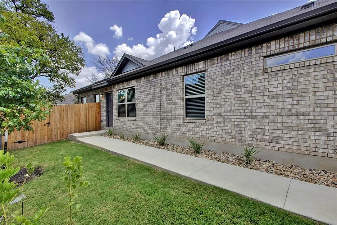 3 bed, 2.0 bath, 1423 sqft, $2,150 — Photo 3