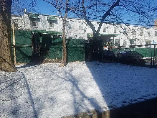 Rented by Uptown Flats LLC | media 18