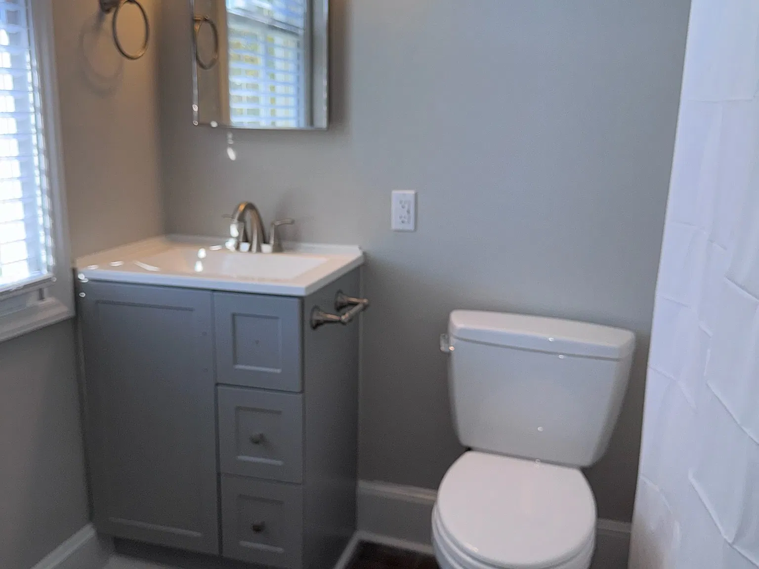 3 bed, 900 sqft, $1,100 — Photo 3