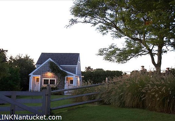 Studio cottage with garage