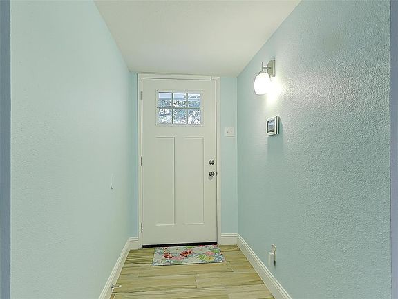 3rd image of 1008 Shenandoah Dr