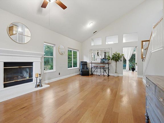 3rd image of 5545 Montclair Dr
