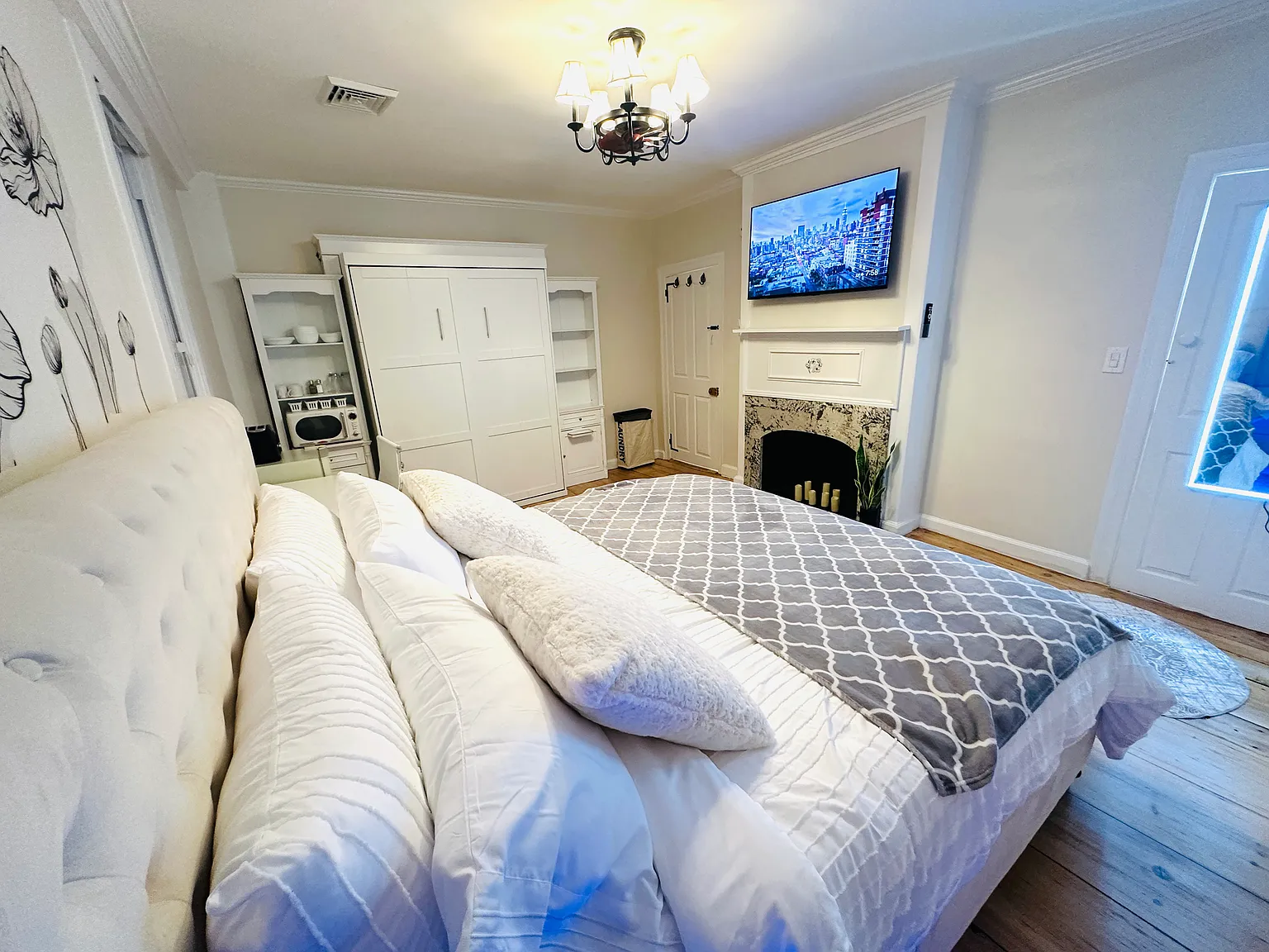 1 bed, 6000 sqft, $1,950 — Photo 2