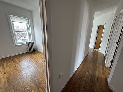3rd image of 146 Oxford St APT 2