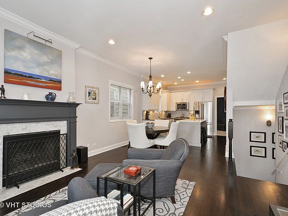 2nd image of 3038 N Leavitt St #1