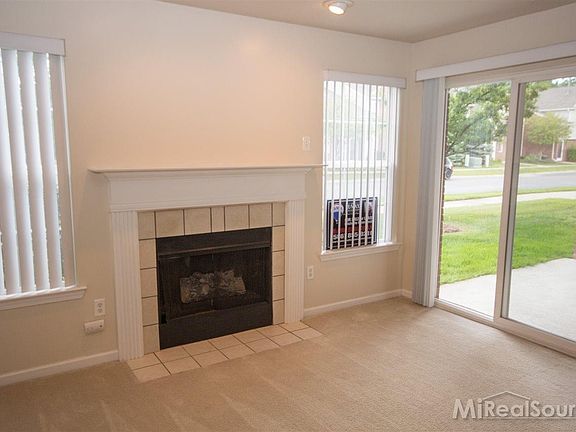 5th image of 15472 Claremont Dr N