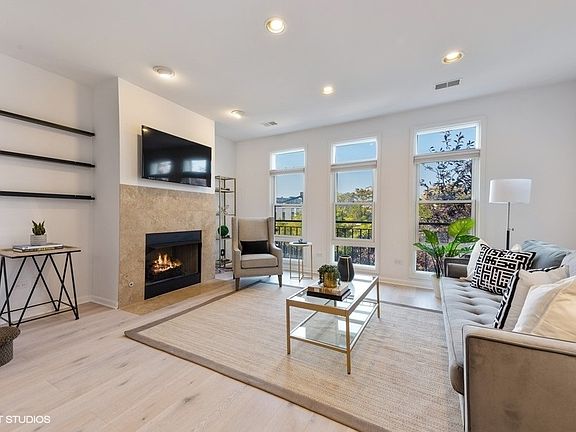 5th image of 1033 N Riverwalk St