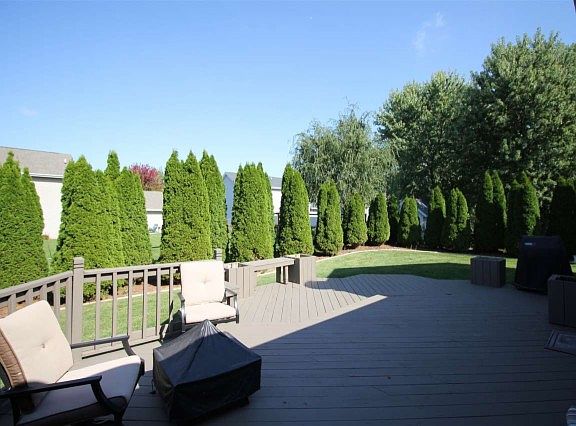 4th image of 560 Riverhill Ct