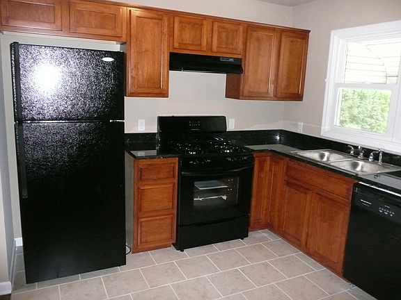 2nd image of 28739 Groveland St